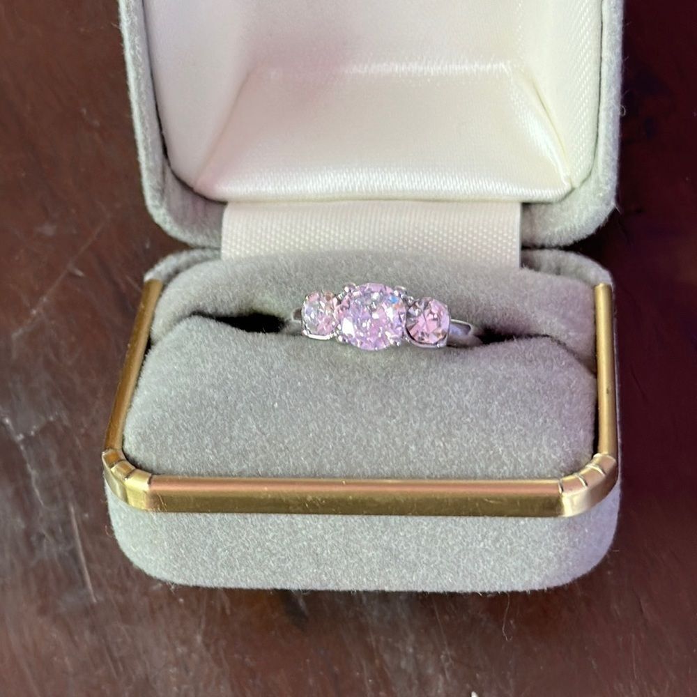 Silvertone Women’s Ring Size 6 3 Stone Cubic Zirconia Fashion Jewelry